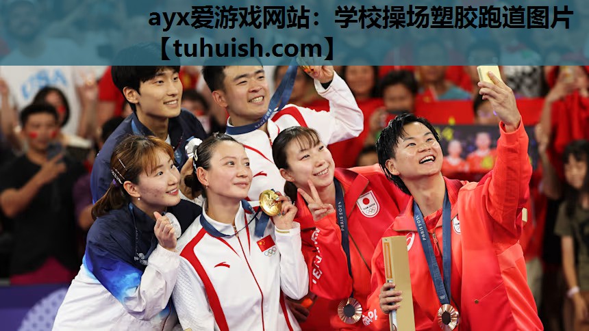 学校操场塑胶跑道图片